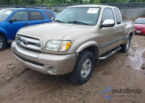 2004 Toyota Tundra Sr5 V8 z USA, uszkodzony, nr VIN 5TBBT441X4S453161
